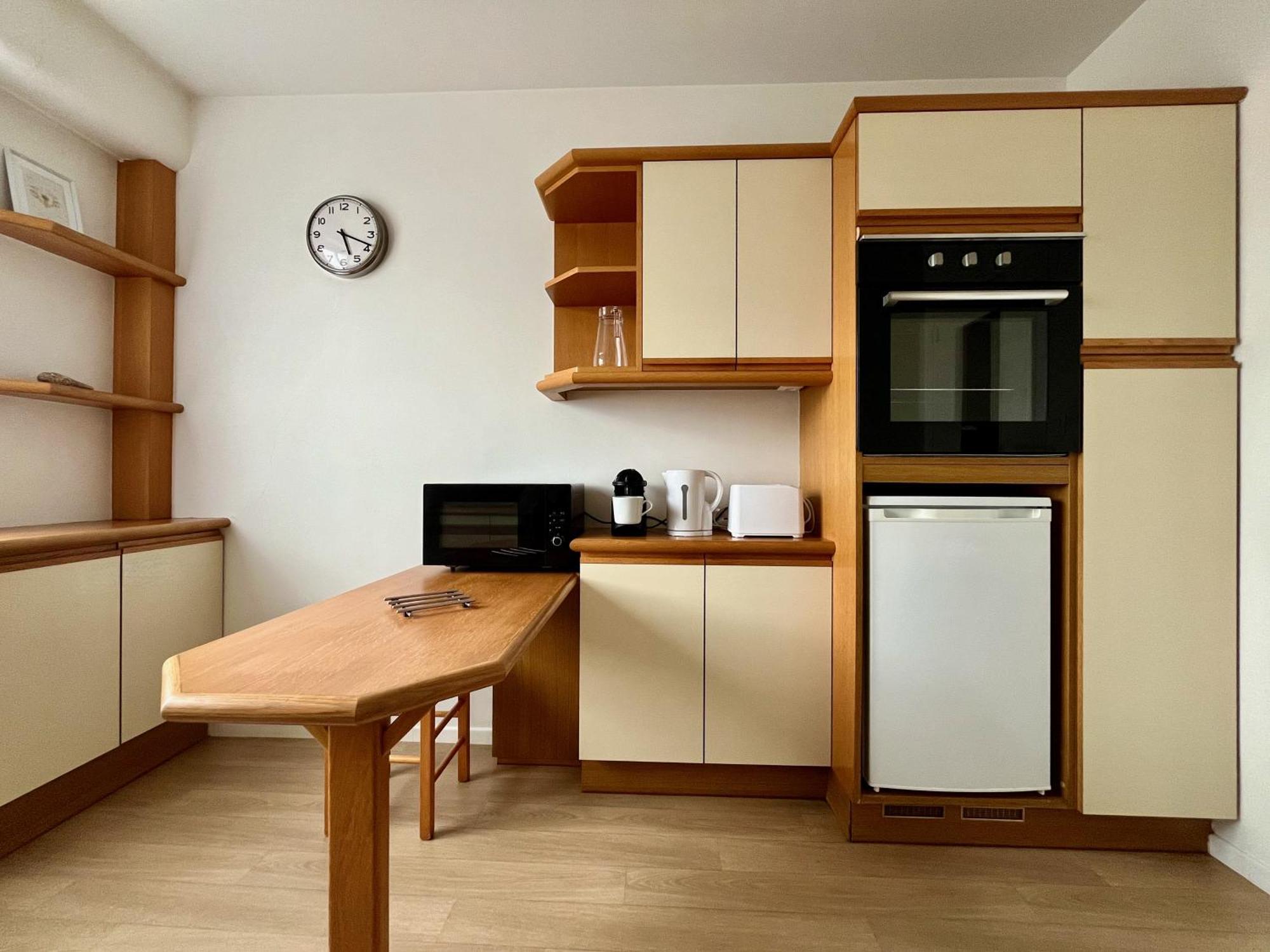 Grand Appartement A Deux Pas De La Vieille Ville วานส์ ภายนอก รูปภาพ