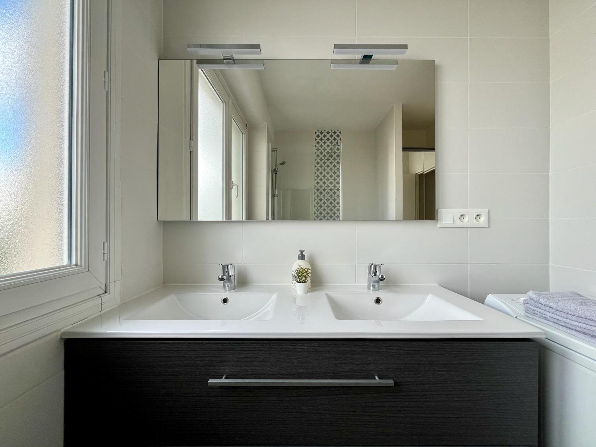 Grand Appartement A Deux Pas De La Vieille Ville วานส์ ภายนอก รูปภาพ
