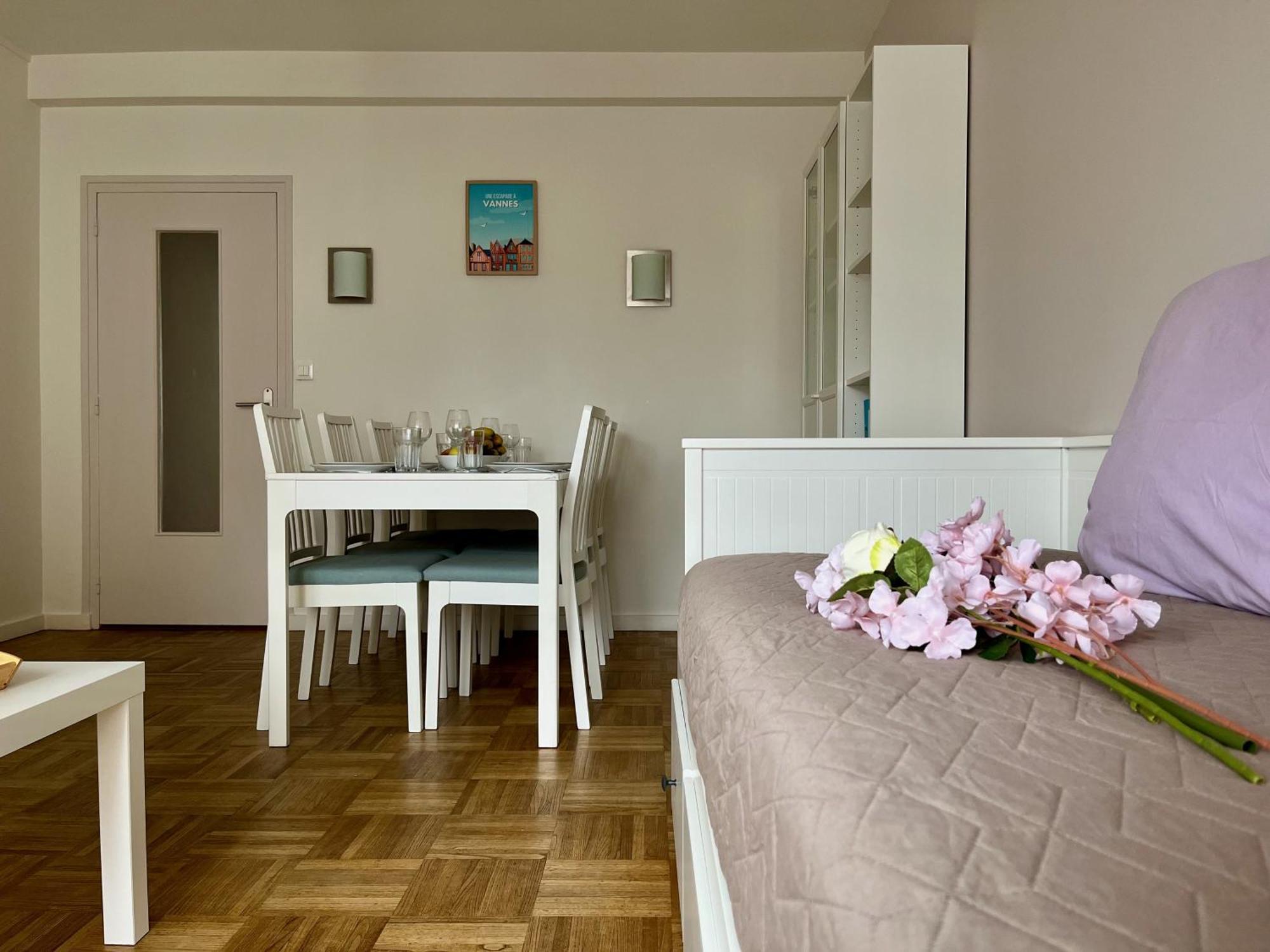 Grand Appartement A Deux Pas De La Vieille Ville วานส์ ภายนอก รูปภาพ